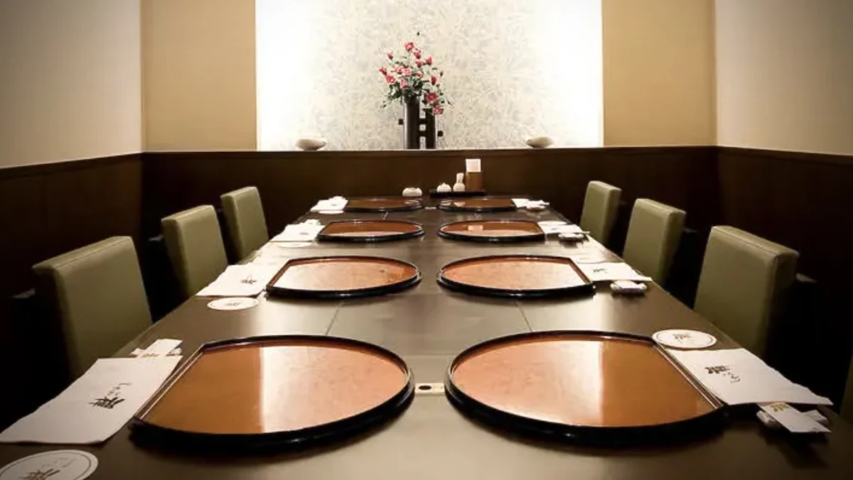 【4〜10名様 / 個室確約★ご長寿還暦お祝いプラン】旬の美食を贅沢に味わう〜人生の節目を祝うご宴席は華やかに★心尽くしの慶祝会席＋乾杯ドリンク〜アクセス抜群★天神駅徒歩2分の大人の隠れ家の写真 4