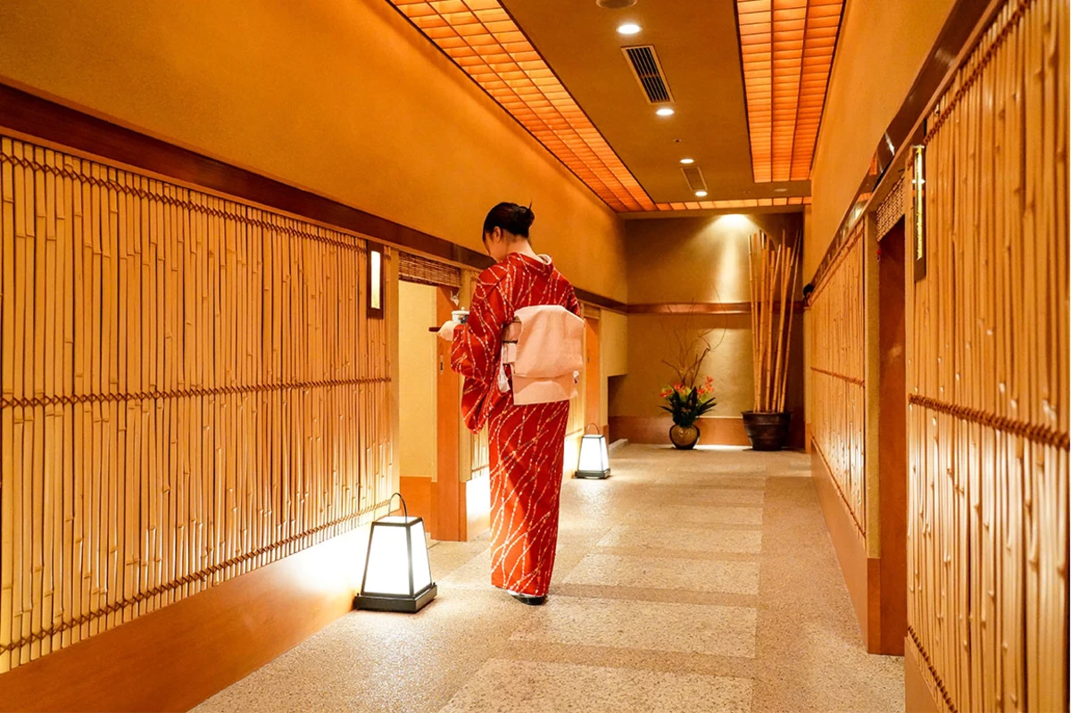 非日常を味わう、ホテル内の隠れ家空間 | 最大10名様【完全個室確約×大人数のお祝いプラン】季節感じる会席全3種★北海道産の旬の味覚を存分に愉しむ★ホテルマイステイズプレミア札幌パーク内の隠れ家でハレの日をお祝い