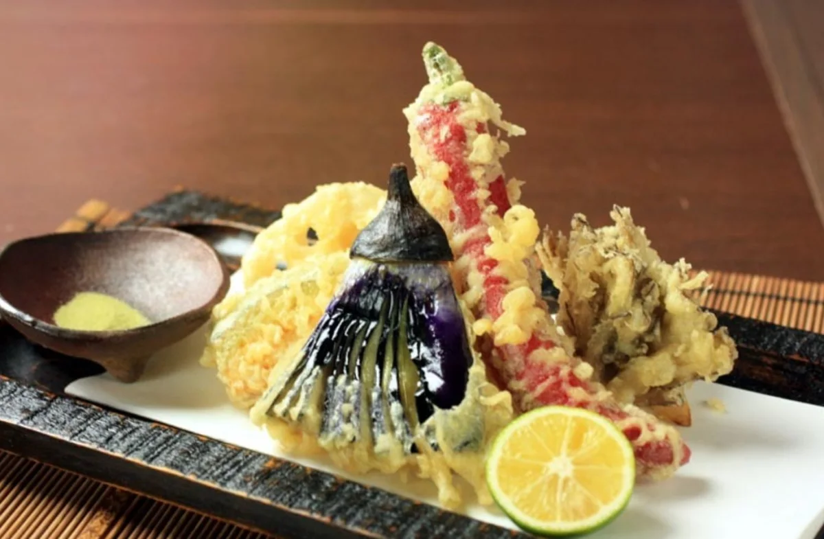 【土曜日限定プラン】長寿のお祝いを、華やかに彩る会席に舌鼓 | Anny限定【土曜日限定 / 個室確約★長寿お祝いディナープラン】旬食材を使用した会席6品＋飲み放題＆メッセージ付きプレート＆小さな鏡開きセットを無料でご用意可★東京駅から徒歩5分でアクセス◎