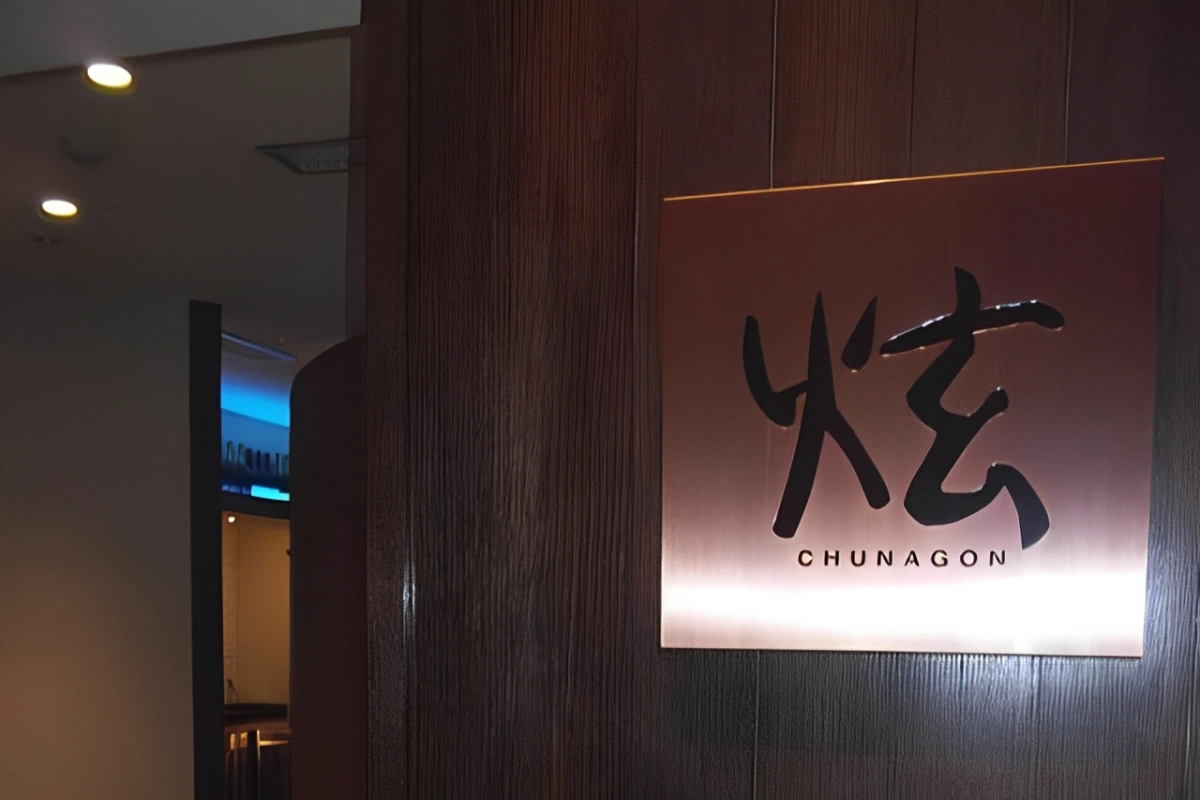 【最大6名★アニバーサリー／ランチ＆ディナー】活伊勢海老＆選べる黒毛和牛の鉄板焼 全11品★国産黒鮑の追加オプション有★なんば駅すぐ×落ち着きある上質空間で特別な記念日を 内観/外観