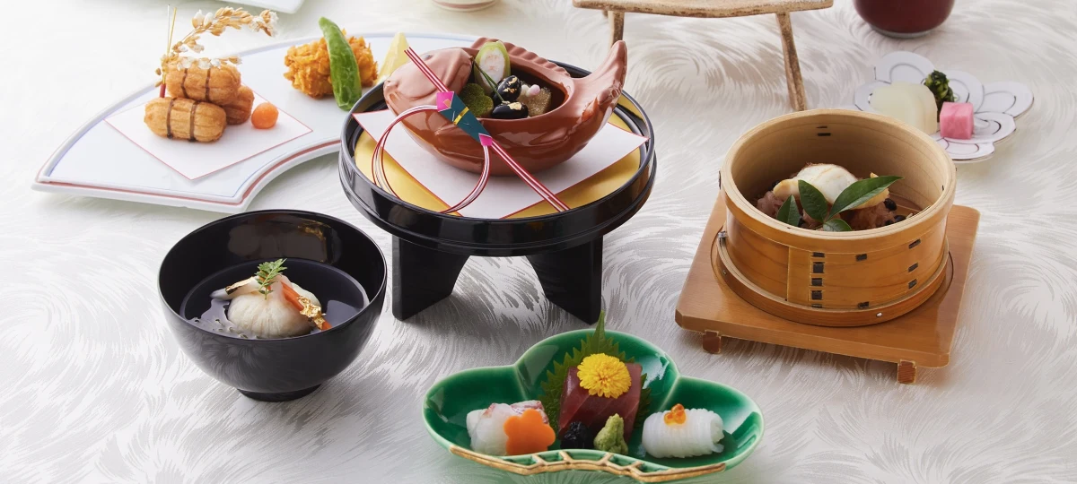特別な日を彩る美食のひととき★心尽くしの逸品を贅沢に堪能 | 【4〜8名様 / 個室確約★ご結納・ご両家お顔合わせプラン】美しい日本庭園を臨む個室でハレの日を祝う〜心尽くしのお祝い会席全8品+乾杯用スパークリングワイン〜ロイヤルパークホテル / 水天宮前駅直結