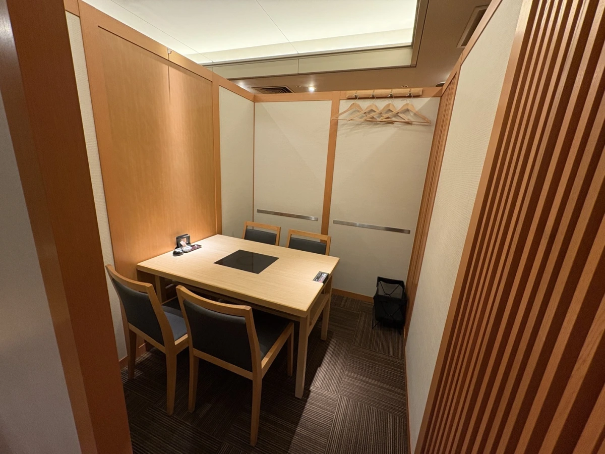周囲を気にせずくつろげる落ち着いた空間 | 【最大8名様/半個室確約×顔合わせ･結納プラン】四季折々の旬な食材を詰め込んだ弁当★心斎橋駅から徒歩1分★ご両家の絆を深める1日