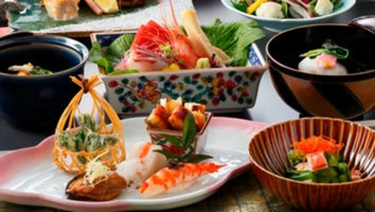 【豪華加賀懐石料理】［寿］全10品＋2ドリンク＋加賀の銘菓「紫雲石 4個入」付き 1