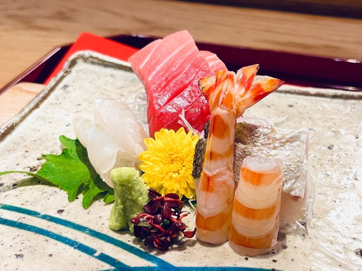 会話に華咲く見た目も美しい懐石料理 | 【個室確約 会食・接待プラン】築50年の古民家で味わう本格懐石ディナーコース★関内に佇む、数寄屋造りのミシュラン獲得店★ゲストも上司も大満足!上質な和個室でおもてなし