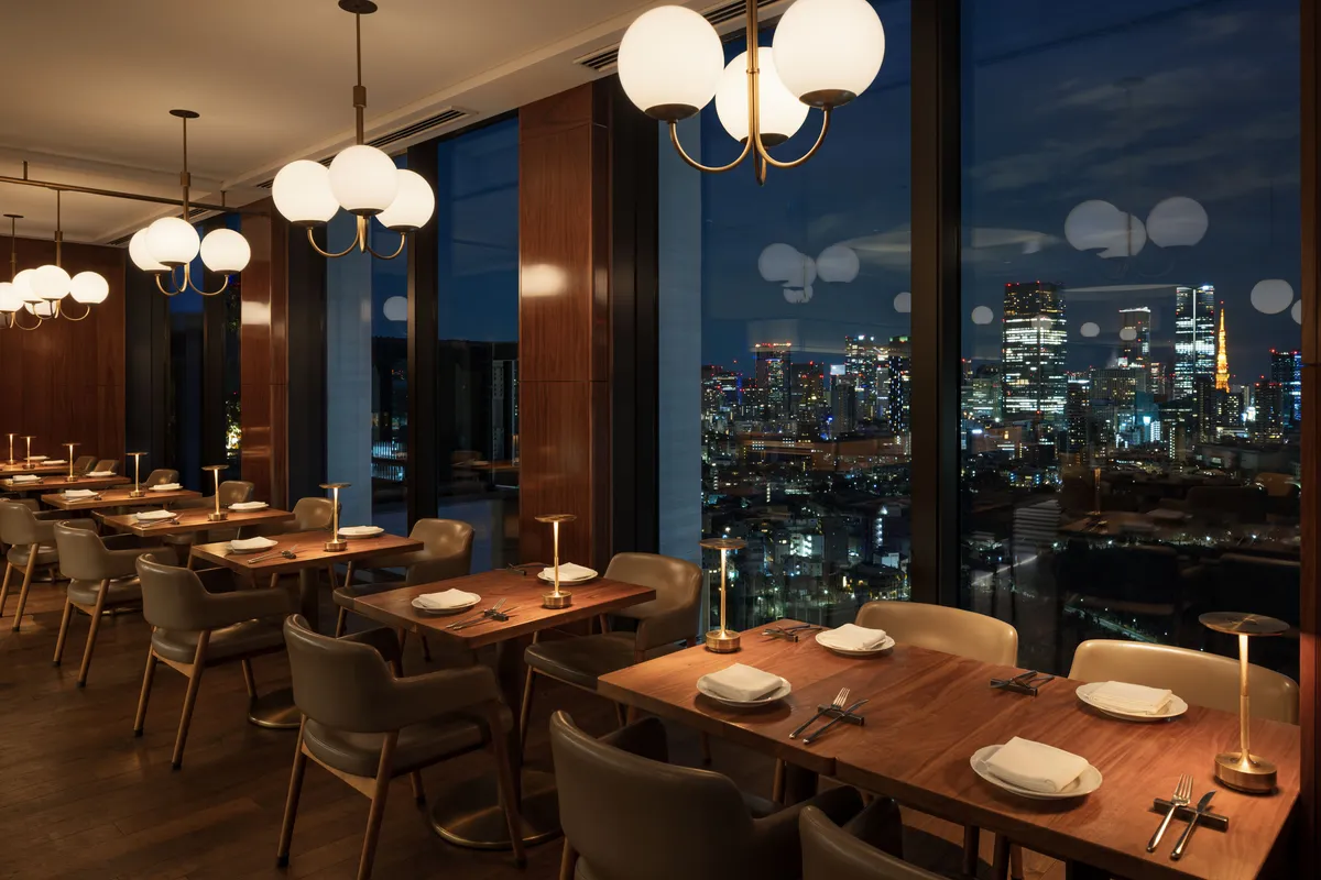 最高のロケーション!ミシュランキーのホテル最上階から望む夜景 | 【ホテル最上階×夜景・窓際席確約】全国各地の厳選食材を使用したイタリアンディナーコース全6品+メッセージ付きデザートプレート&乾杯シャンパン