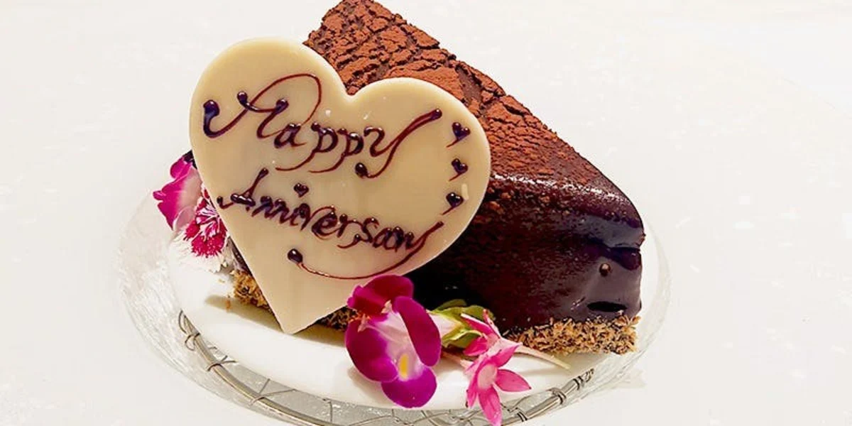アニバーサリーを彩るケーキと乾杯シャンパーニュ | 【Anniversary ケーキ付】ホテル記念日プラン★Wメイン！イタリアンディナーコース全7品＆乾杯ドリンク