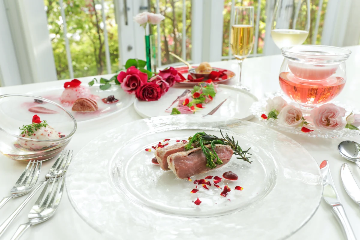 季節の食材をふんだんに使用した華やかなランチコース | 【記念日・誕生日向けプラン】　７・８月限定　２０周年感謝セゾンLunch〜★浄水緑地の緑に包まれた高級感溢れる空間★