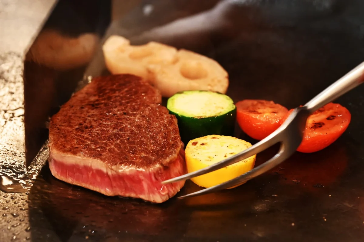 【4〜18名様 / 個室確約★ご結納・ご両家お顔合わせランチプラン】とろけるような舌ざわり★銘柄牛A5極上ステーキコース〜春日部の名店でご両家の晴れやかな門出をの写真 4