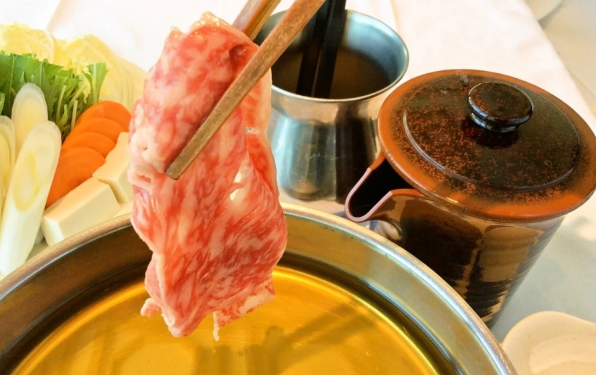 お肉の美味しさを存分に堪能できるメニュー | 【窓際or夜景眺望席確約×接待・会食プラン】料理長厳選のA5黒毛和牛を堪能！すき焼きorしゃぶしゃぶの選べるメインなど全7品★銀座の洗練された和空間で特別な時間を