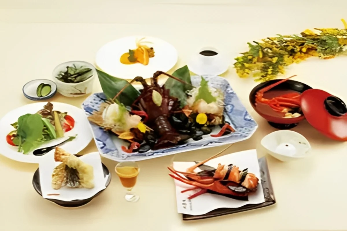 新鮮な伊勢海老を贅沢に味わうランチコース