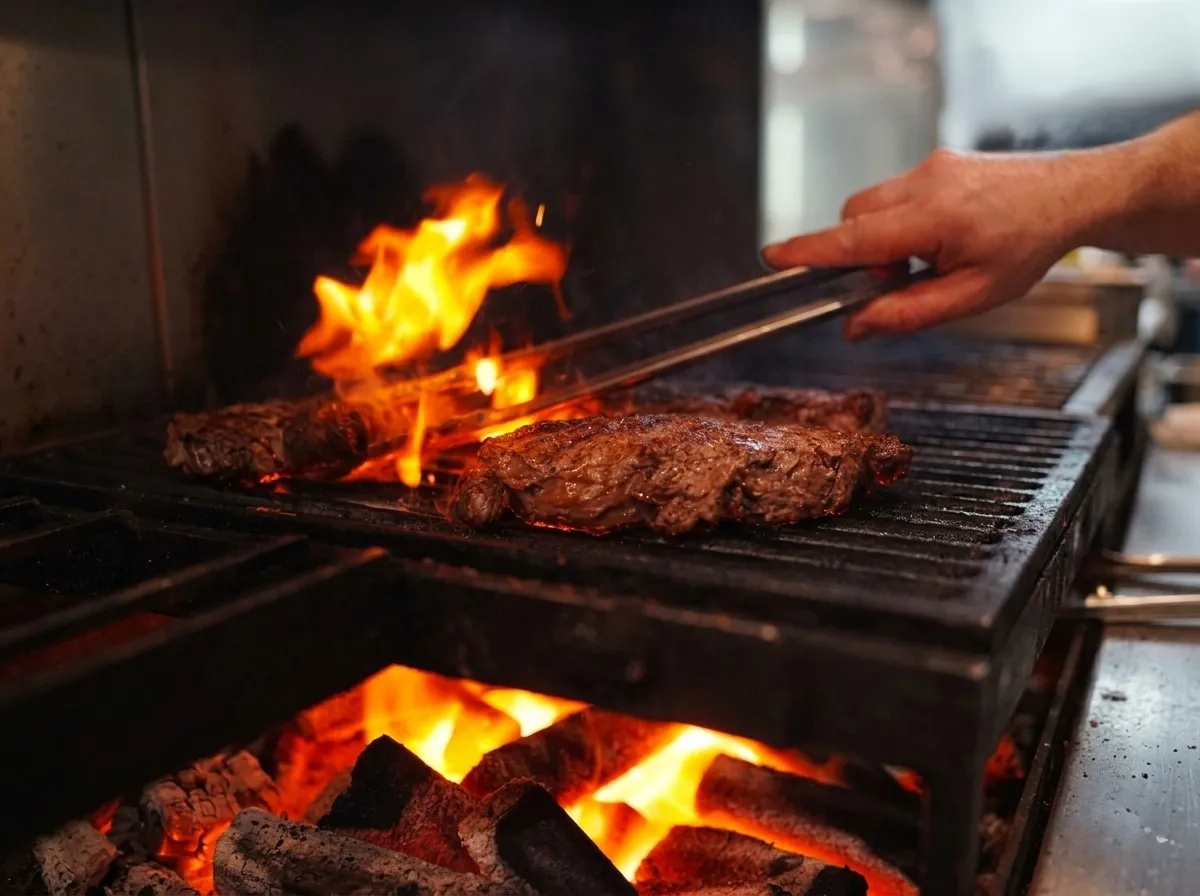 炭火で丁寧に焼き上げる本格ステーキハウス