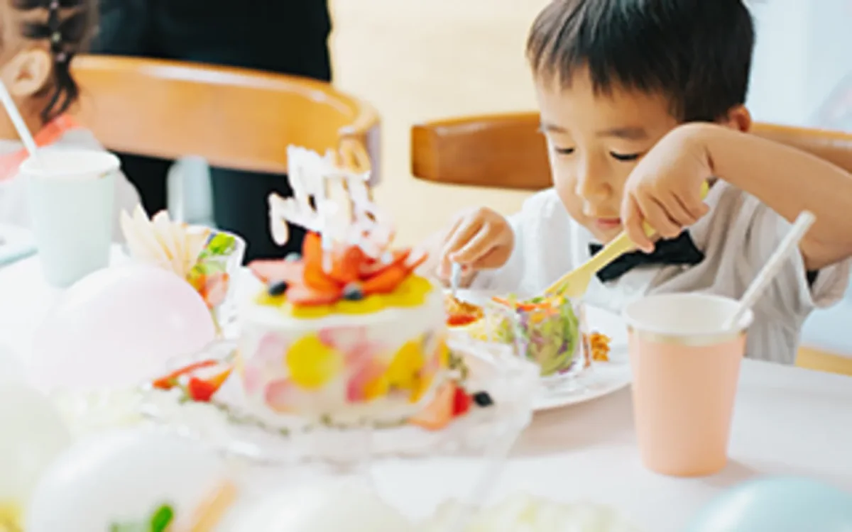 【個室確約 お子様記念日プランin 中洲】バルーン装飾した個室でパーティ！乾杯用ドリンク＋キッズランチ＋お誕生日ケーキ＋オリジナルデザート盛り合わせ＋お野菜クレヨン付きの写真 4