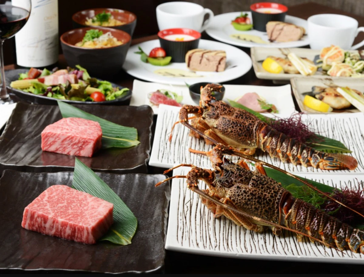 厳選された高級食材で彩る豪華ディナーコース | 【最大10名×お祝いプラン】最高級黒毛和牛×伊勢海老を堪能する極上鉄板焼きディナー＆メッセージ付きプレートのご用意可★池袋の隠れ家で特別な時間を