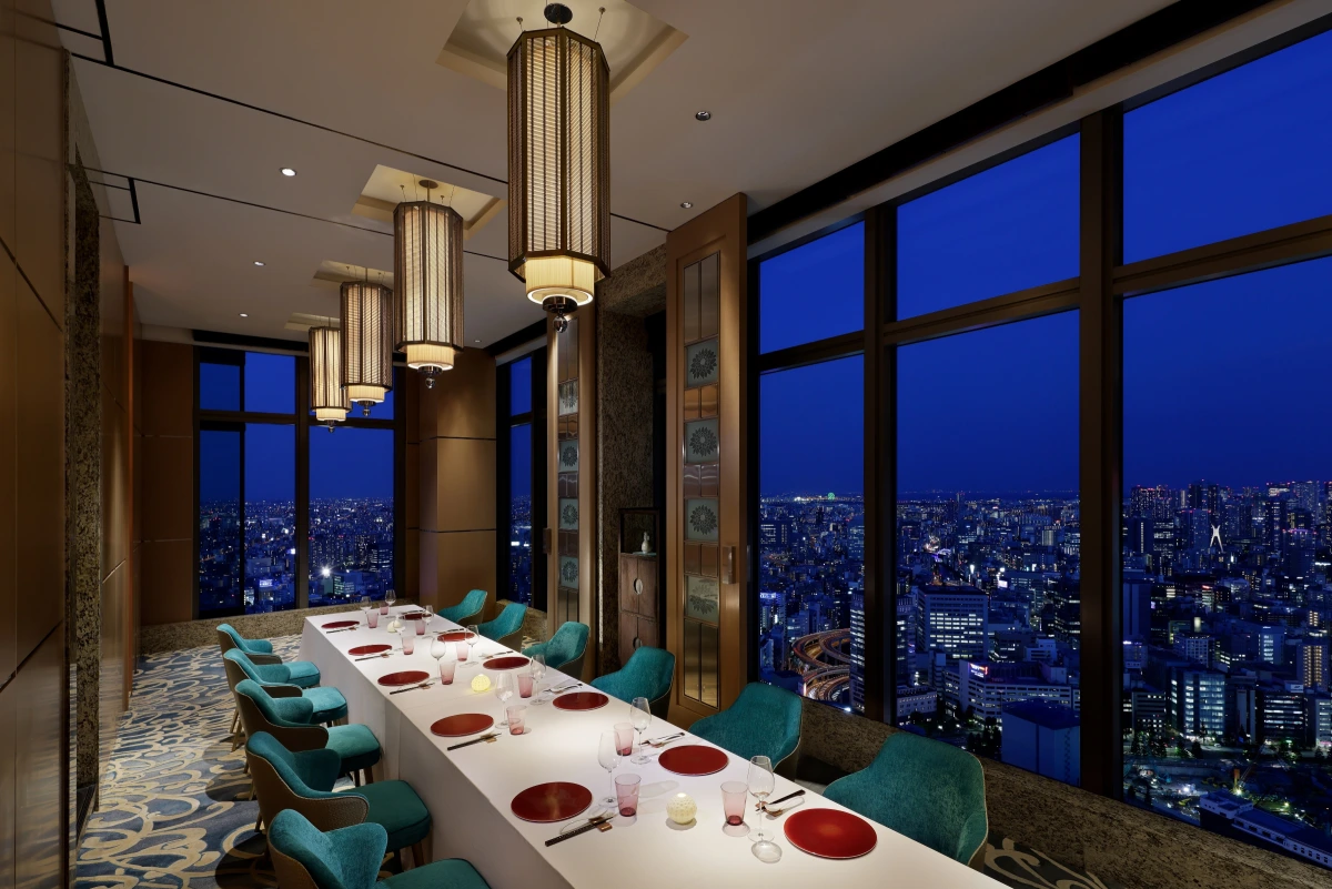 Anny限定【5～8名様◆夜景を望む個室確約 大人数のお祝いディナープラン】料理長の技が光る豪華広東料理全10品＋乾杯シャンパーニュ＋メッセージ付きプレート★選べるデザート★マンダリン オリエンタル 東京で過ごす特別な祝宴の夜の写真 2