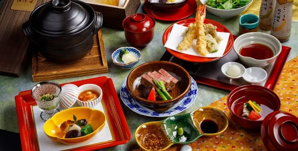 華やかな乾杯からはじまる冬の美食時間★老舗なだ万で愉しむクリスマスディナー