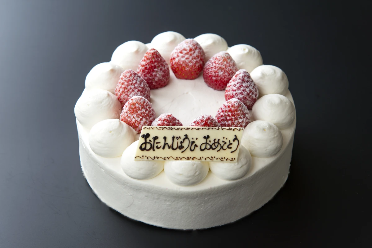 特別な1日を祝福する乾杯ドリンクとメッセージ付きホールケーキ | Anny限定【最大10名様◎半個室確約×ご長寿お祝い/お顔合わせプラン】旬食材を味わう会席料理全9品＋ホールケーキ＋乾杯スパークリング付き