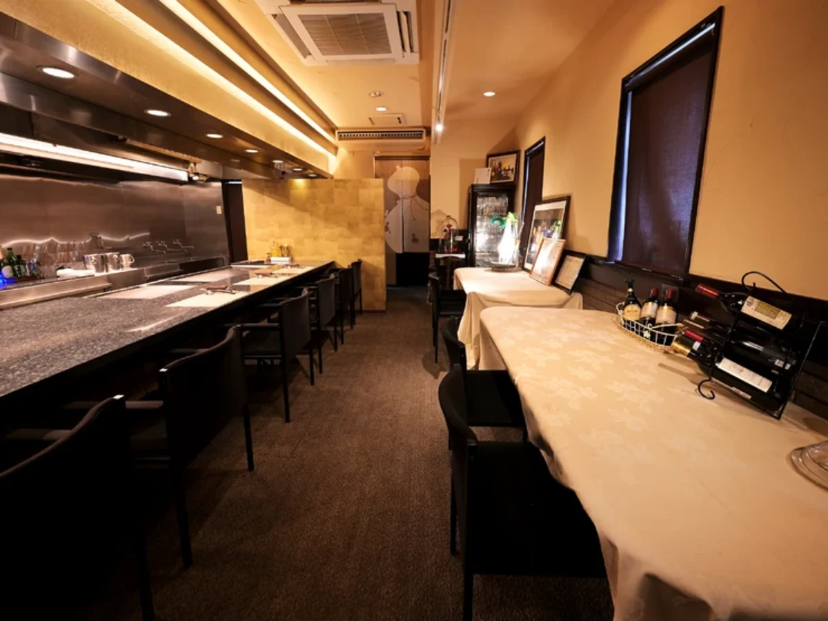 カウンター＋テーブル席（12～18名まで）/ 禁煙 1