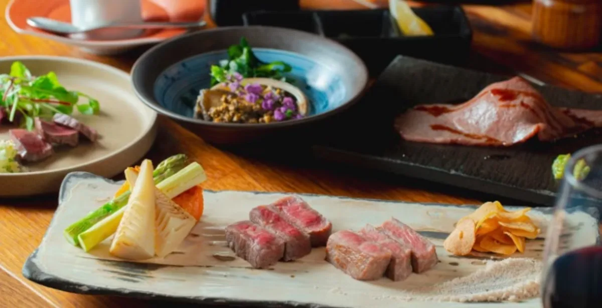 和牛炙り寿司や黒毛和牛含む贅沢鉄板焼きコース全6品