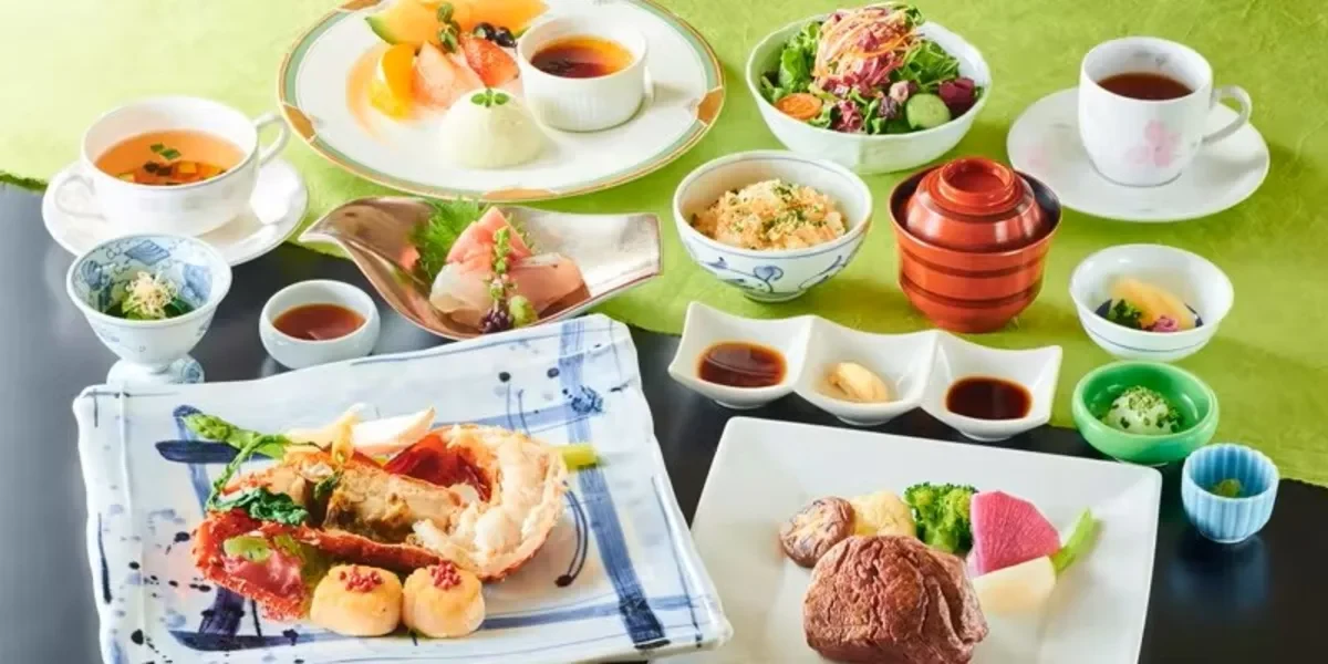 焼きたての神戸牛や伊勢海老等、本格鉄板料理に舌鼓 | 【最大14名★還暦・ご長寿プラン】神戸牛サーロインや伊勢海老など豪華鉄板焼コース全9品+メッセージ付きアニバーサリーケーキ★ホテルレストランで東京ベイサイドの絶景を満喫★