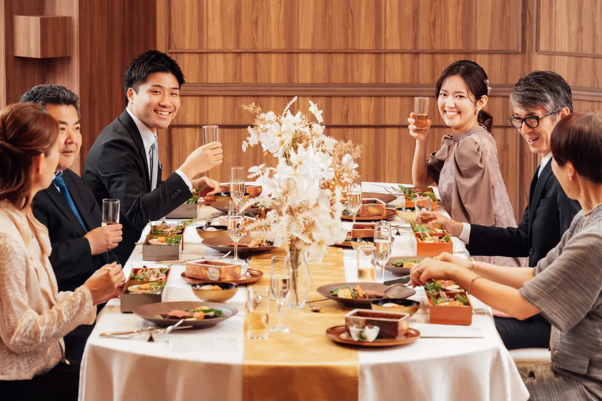 【6~40名様|個室確約★顔合わせプラン】祝い鯛の姿焼き&料理長厳選肉料理を味わう「晴(HARE)」プラン+当日のしおり&テーブル装花&記念写真&事前打ち合わせ付き★祇園の名所 目の前の町屋で顔合わせの写真 4