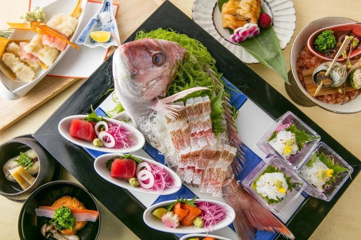 ご両家の絆を深める極上の美食体験★旬の恵みを贅沢に堪能〜祝宴を華やかに彩る特別会席 | 【Anny限定★4〜8名様・個室確約 / ご結納・ご両家顔合わせディナープラン】晴れやかな門出に5つ星のひとときを★旬を味わう贅沢なお祝い会席＋乾杯ドリンク＋ホールケーキ〜お手土産オプション有★西新宿駅徒歩2分・ヒルトン東京