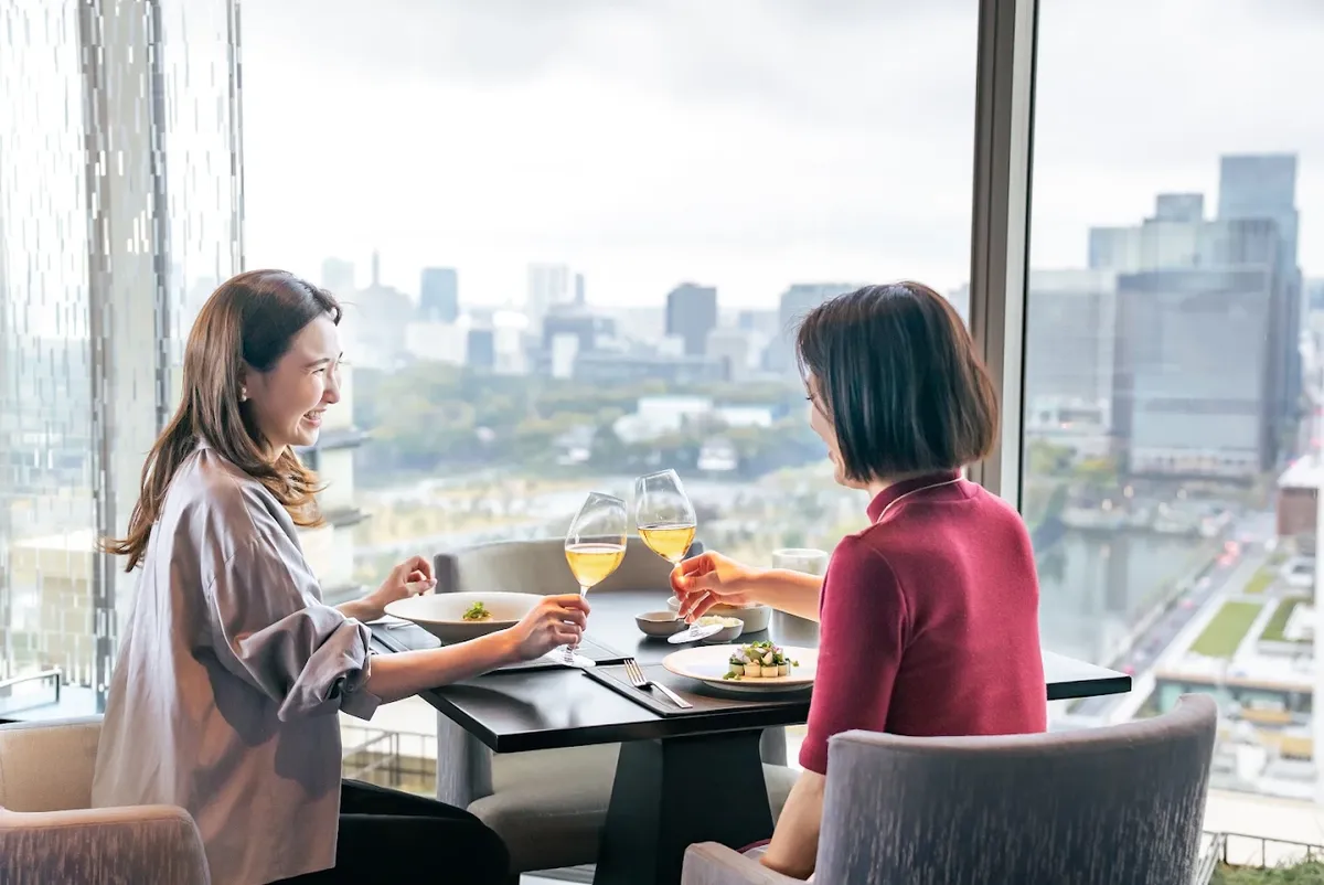 12月1日〜17日限定【お席はおまかせ★アニバーサリーランチプラン】こだわりの国産食材が織りなす贅沢なモダンフレンチコース★憧れの5つ星ホテル〜ザ・ペニンシュラ東京の写真 3
