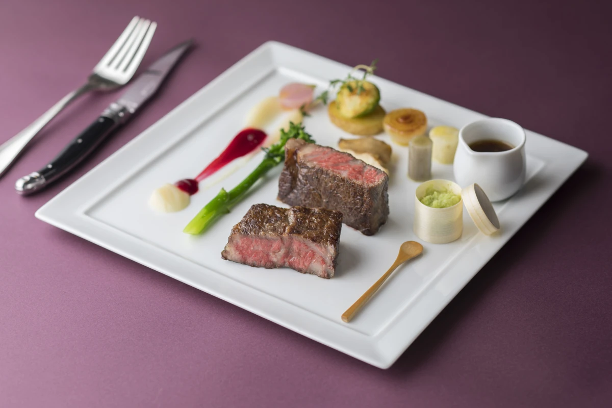 【”ダズンローズ”12本の薔薇付き＆個室確約プロポーズプラン】季節の豪華ディナーコース★乾杯ロゼシャンパーニュ＆メッセージケーキ★東京駅直結名門ホテル★ 2