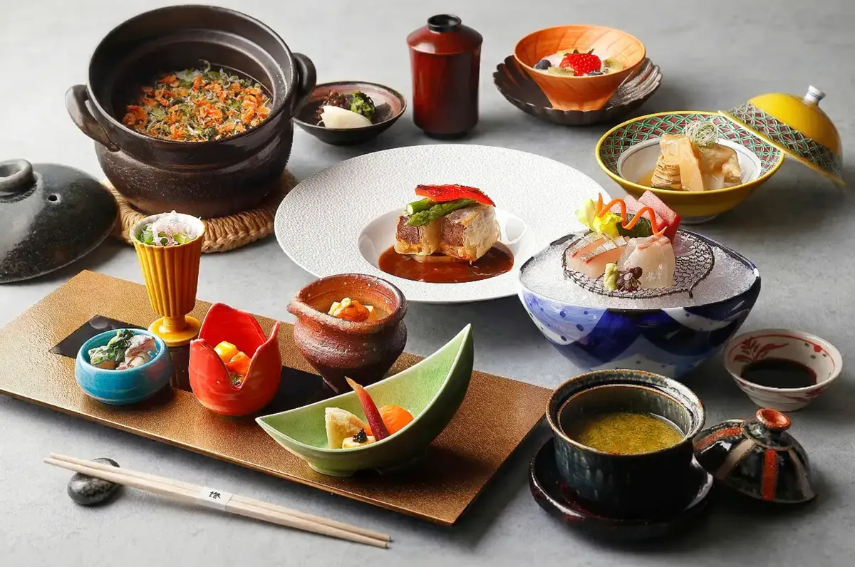 伝統と革新が調和する新感覚の日本料理〜季節の恵みを堪能する贅沢な美食体験 | 【炭と杉を設えた洗練空間★クリスマスディナープラン】料理長厳選★季節の恵みを味わう新感覚の和食コース+乾杯ドリンク〜日比谷駅徒歩3分
