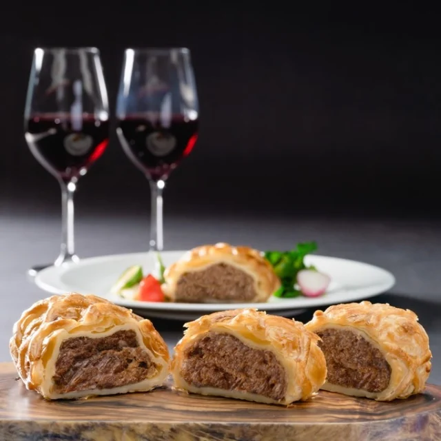 いわて牛のパイ包み焼き　トリュフソース