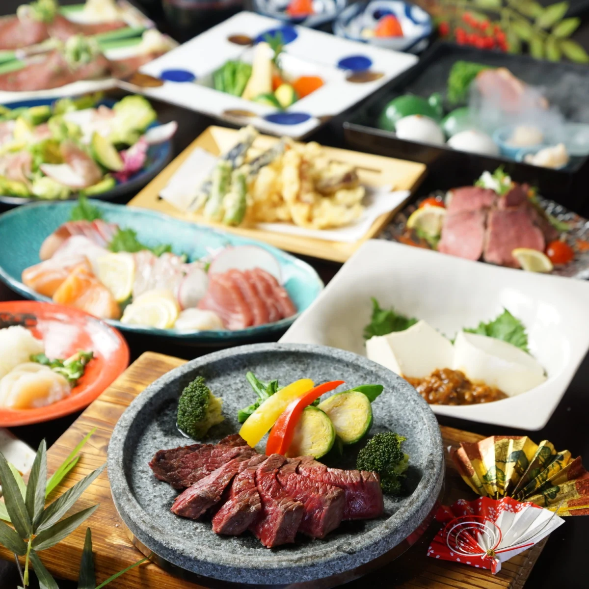 料理長渾身の肉料理が彩る肉割烹懐石 | 【4名～8名/個室確約×地上200mの絶景！/結納・顔合わせ】結コース/和牛のレアカツ、本日の焼き魚、仙台牛ロースの石焼き等肉割烹懐石全10品＋選べる1ドリンクor2時間飲み放題★各線新宿駅から徒歩5分