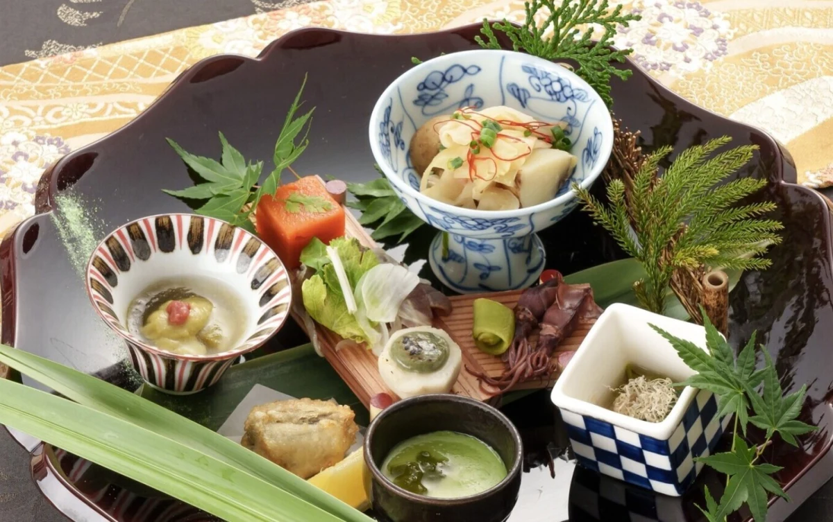 【個室確約 /4名～8名★顔合わせ/結納プラン】懐石料理全9品+乾杯酒★華やかな自家製生ケーキ付★新宿のモダンな日本料理店で新たな家族の誕生を祝う 料理