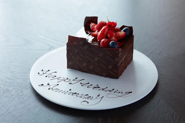 ザ・リッツ・カールトン チョコレートケーキ（9cm×8.5cm）