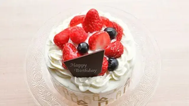 【ホールケーキ(4号)】 メッセージプレート付き(無料)
