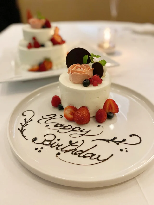 記念日ホールケーキ4号（4〜6名）